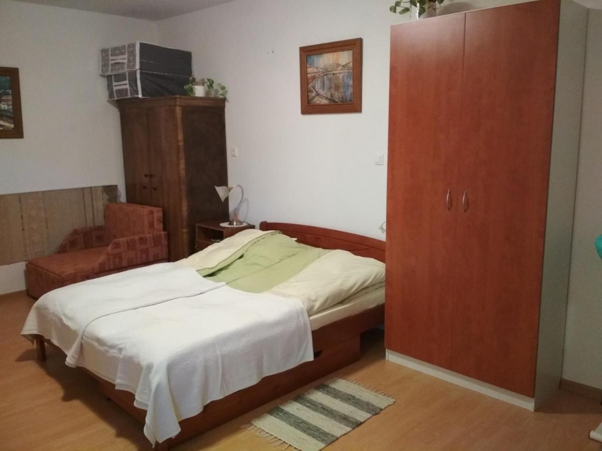 Julia Vendeghaz Apartment Tar Bagian luar foto